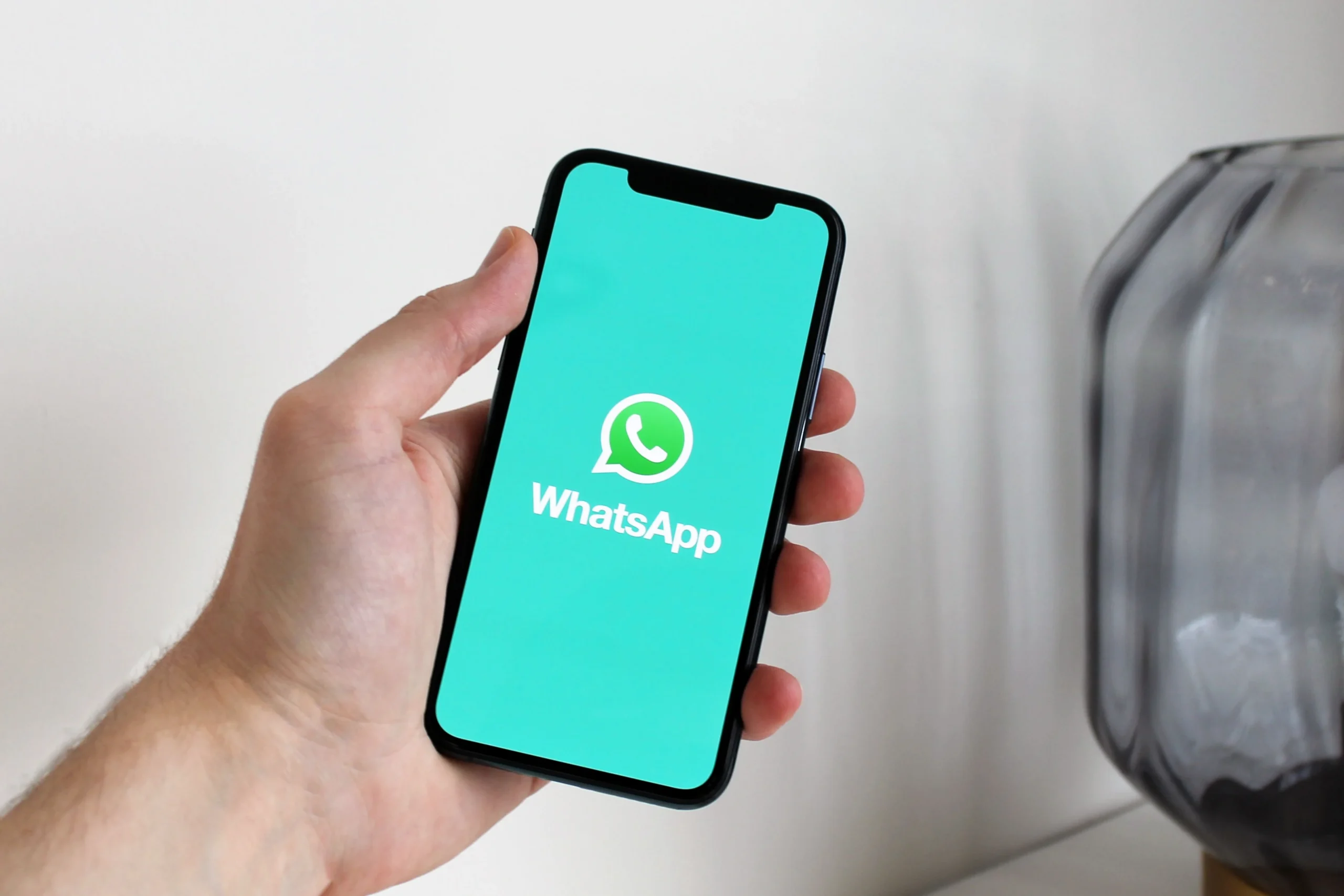 whatsapp loading screen
